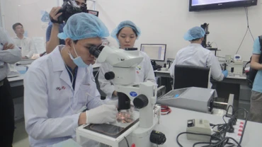 Hoạt động nghiên cứu khoa học tại Đại học Quốc gia Thành phố Hồ Chí Minh.