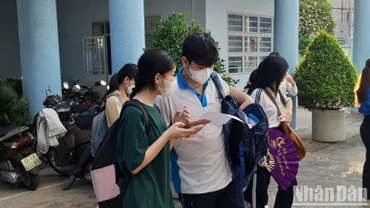 Thí sinh tham gia Kỳ thi đánh giá năng lực Đại học Quốc gia Thành phố Hồ Chí Minh năm 2024.