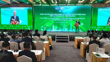 Phó Chủ tịch Ủy ban nhân dân Thành phố Hồ Chí Minh Võ Văn Hoan phát biểu tại hội thảo.