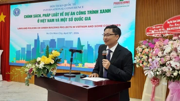 Phó Giáo sư, Tiến sĩ Trần Việt Dũng, Phó Hiệu trưởng Trường đại học Luật Thành phố Hồ Chí Minh phát biểu tại hội thảo.
