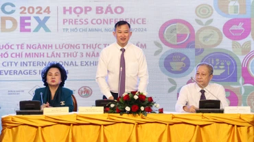 Ông Trần Phú Lữ, Giám đốc Trung tâm Xúc tiến Thương mại và Đầu tư Thành phố Hồ Chí Minh phát biểu tại họp báo.