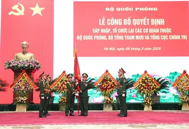 Đại tướng Phan Văn Giang trao Quân kỳ Quyết thắng cho Cục Chính sách-Xã hội, Tổng cục Chính trị Quân đội nhân dân Việt Nam Việt Nam. Ảnh Bộ Quốc phòng