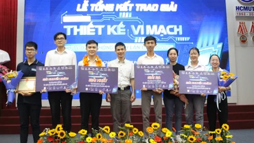 Các tác giả nhận giải thưởng tại cuộc thi Thiết kế vi mạch cho đô thị thông minh lần 1.