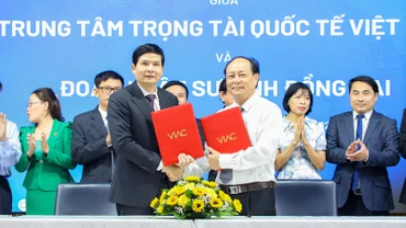 Các bên ký kết biên bản thỏa thuận hợp tác.