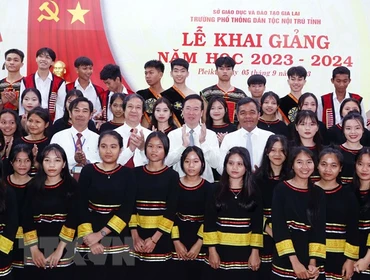 Không ngừng chăm lo đời sống vật chất, tinh thần cho các em học sinh