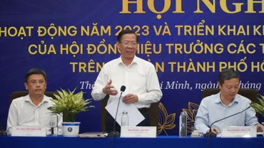 Chủ tịch Ủy ban nhân dân Thành phố Hồ Chí Minh Phan Văn Mãi phát biểu tại hội nghị.
