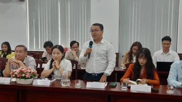 Nhà khoa học phát biểu tại Tọa đàm.