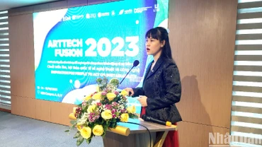 Đại biểu phát biểu tại buổi họp báo.