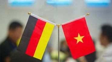 Quốc kỳ Việt Nam và Đức. (Ảnh: TTXVN)