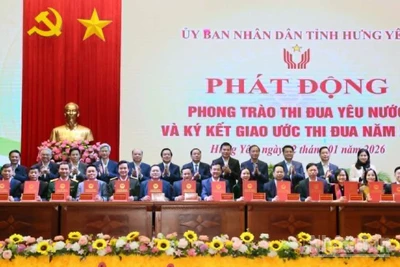 Các cơ quan, đơn vị, địa phương ở tỉnh Hưng Yên ký kết giao ước thi đua năm 2026.