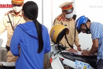 [Video] Hà Nội ra quân xử lý nghiêm học sinh, phụ huynh vi phạm giao thông