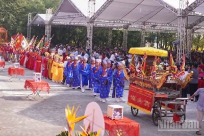 Các đoàn rước kiệu trong Đại lễ kỷ niệm.