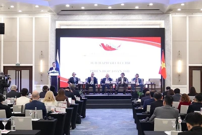 Phó Chủ tịch UBND TP Hà Nội Nguyễn Mạnh Quyền phát biểu tại diễn đàn