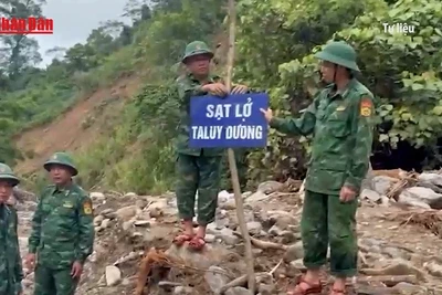 [Video] Nghệ An: Sạt lở chia cắt quốc lộ 16, giao thông tê liệt