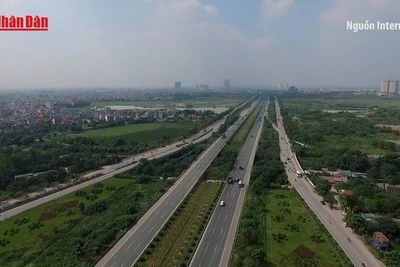 [Video] Đề xuất cấm xe tải hoạt động trên làn sát dải phân cách Đại lộ Thăng Long