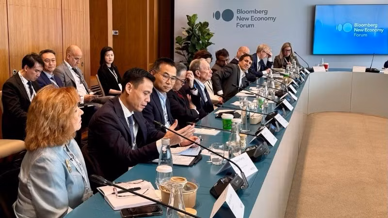 Thứ trưởng Đặng Hoàng Giang tham dự, phát biểu tại phiên đối thoại về thương mại. (Ảnh: Bộ Ngoại giao)