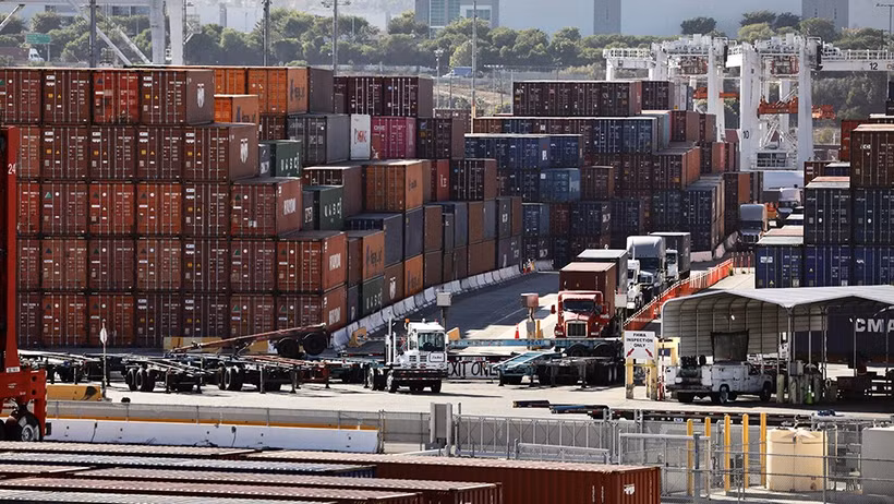 Quang cảnh cảng hàng hóa tại Los Angeles, California, Mỹ. (Ảnh: THX/TTXVN)