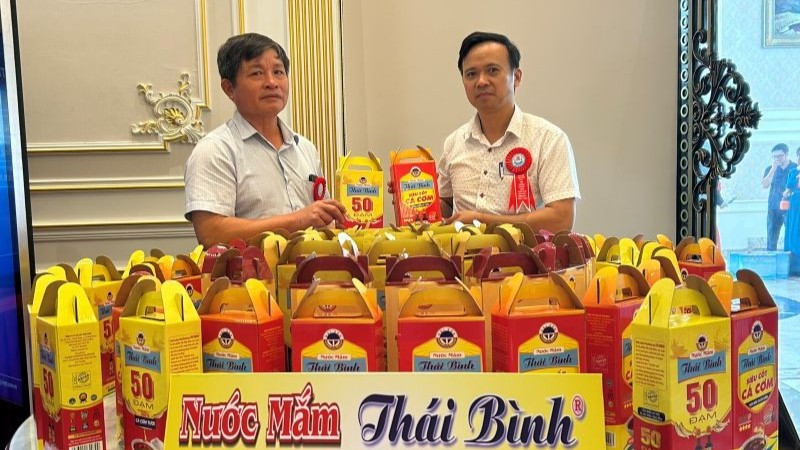 Sản phẩm OCOP 4 sao được trưng bày tại hội nghị xúc tiến thương mại tỉnh Hưng Yên năm 2025.