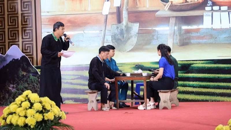 Một phần tiểu phẩm "Chuyện nhà A Lử" được trình diễn tại hội nghị đã thu hút sự quan tâm của đội ngũ tuyên truyền viên, báo cáo viên và nhân dân xã Mường Ảng.