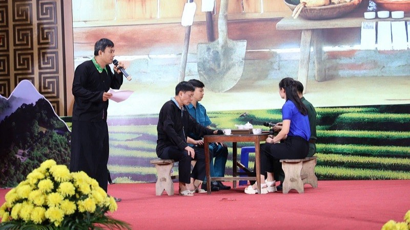 Một phần tiểu phẩm "Chuyện nhà A Lử" được trình diễn tại hội nghị đã thu hút sự quan tâm của đội ngũ tuyên truyền viên, báo cáo viên và nhân dân xã Mường Ảng.