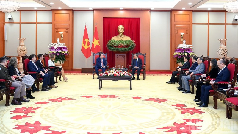 Quang cảnh buổi tiếp Đại sứ Marc Knapper tại Trụ sở Trung ương Đảng. (Ảnh: ĐĂNG KHOA)