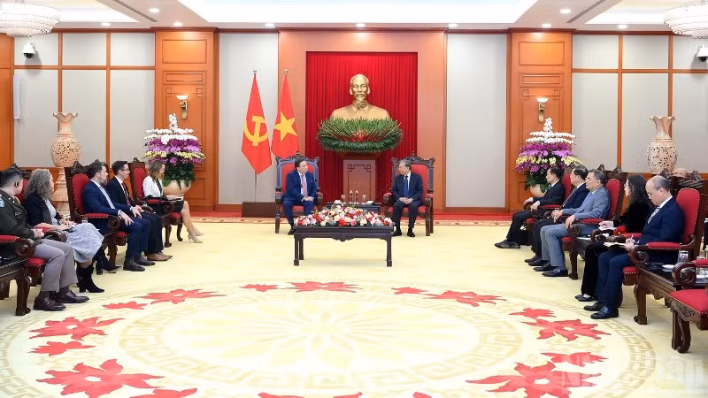 Quang cảnh buổi tiếp Đại sứ Marc Knapper tại Trụ sở Trung ương Đảng. (Ảnh: ĐĂNG KHOA)