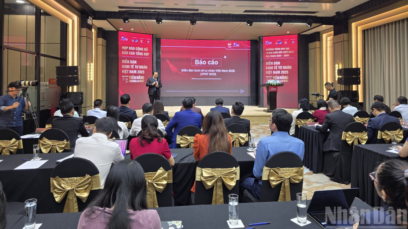 Buổi họp báo công bố Báo cáo tổng hợp Diễn đàn Kinh tế tư nhân Việt Nam 2025.