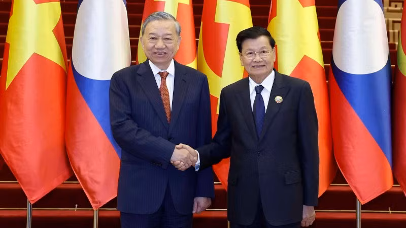 Tổng Bí thư Tô Lâm và Tổng Bí thư, Chủ tịch nước Lào Thongloun Sisoulith. (Ảnh: TTXVN)