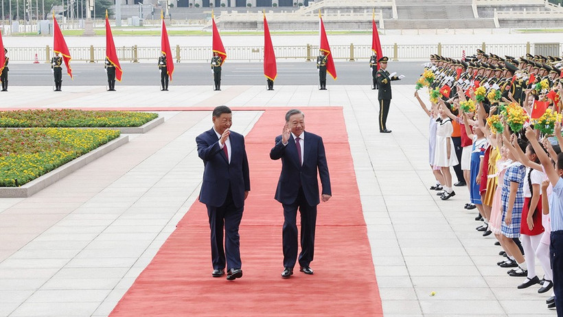 Tổng Bí thư Ban Chấp hành Trung ương Đảng Cộng sản Trung Quốc, Chủ tịch nước Cộng hòa Nhân dân Trung Hoa Tập Cận Bình và Phu nhân chủ trì Lễ đón cấp Nhà nước Tổng Bí thư Ban Chấp hành Trung ương Đảng Cộng sản Việt Nam, Chủ tịch nước Cộng hòa xã hội chủ nghĩa Việt Nam Tô Lâm và Phu nhân thăm cấp Nhà nước tới Trung Quốc từ ngày 18 đến 20/8/2024. (Ảnh: TTXVN) 