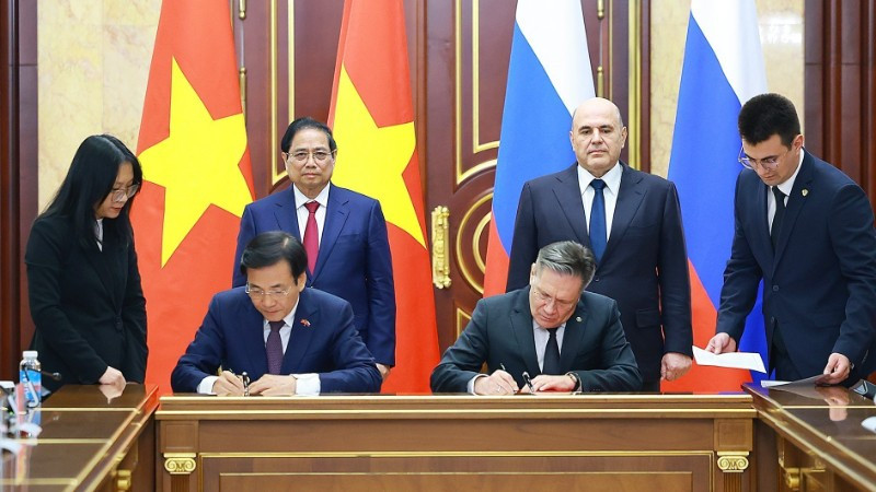 Lễ ký Hiệp định giữa Chính phủ nước Cộng hòa xã hội chủ nghĩa Việt Nam và Chính phủ Liên bang Nga về hợp tác xây dựng Nhà máy điện hạt nhân trên lãnh thổ nước Cộng hòa xã hội chủ nghĩa Việt Nam. (Ảnh: TTXVN)