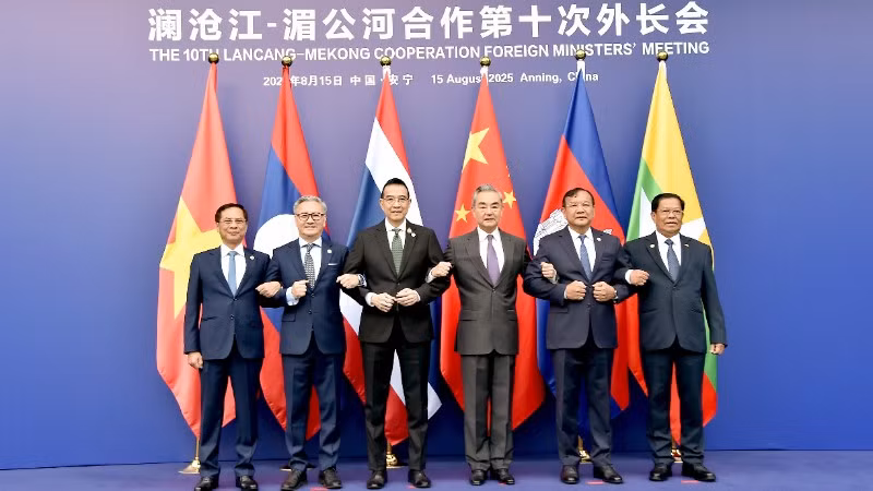 Các Trưởng đoàn tham dự hội nghị chụp ảnh chung. (Ảnh: Bộ Ngoại giao)