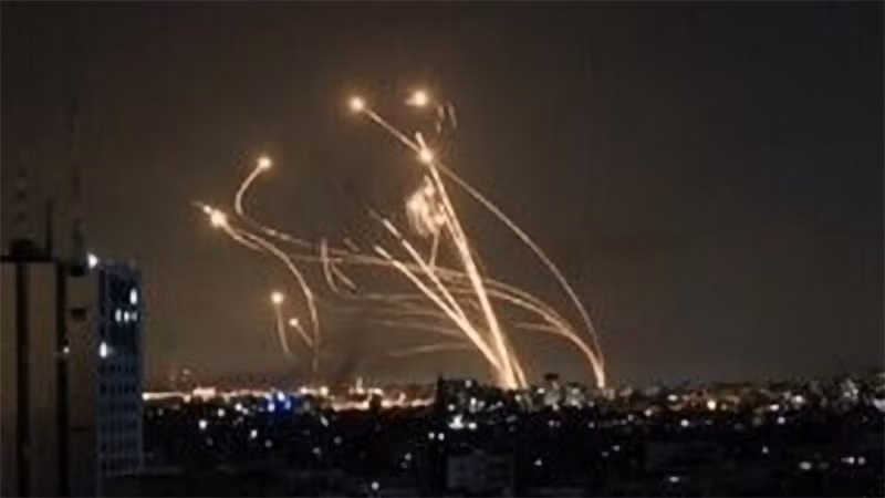 Ảnh minh họa: Hệ thống phòng không Israel đánh chặn tên lửa phóng từ Yemen. (Ảnh: IRNA/TTXVN)