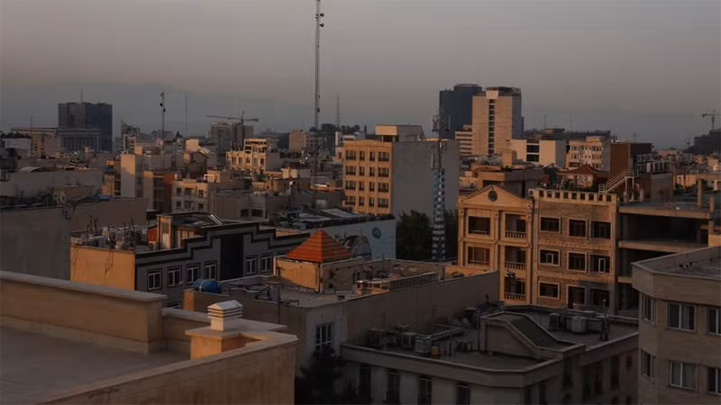 Một góc thủ đô Tehran của Iran, sáng 13/6/2025. (Ảnh: Tân Hoa Xã)