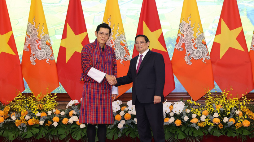 Thủ tướng Chính phủ Phạm Minh Chính và Quốc vương Bhutan Jigme Khesar Namgyel Wangchuck. (Ảnh: TRẦN HẢI)