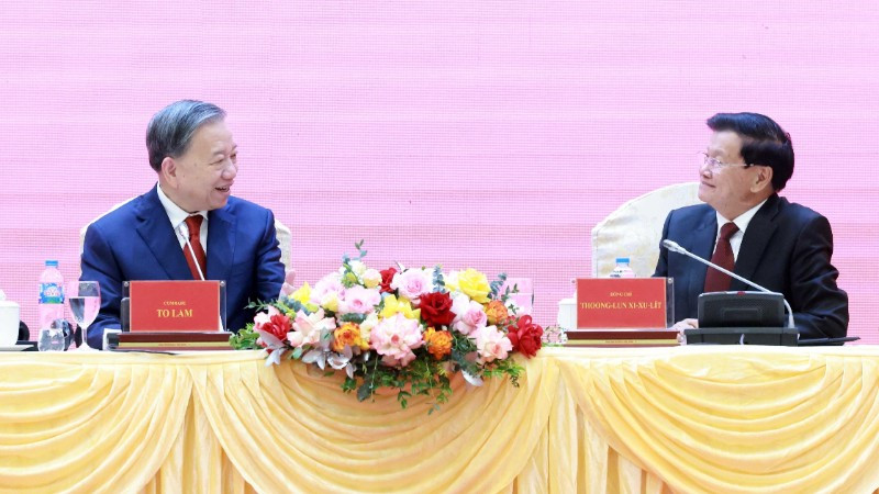 Tổng Bí thư Tô Lâm và Tổng Bí thư, Chủ tịch nước Lào Thongloun Sisoulith tại hội nghị. (Ảnh: TTXVN)