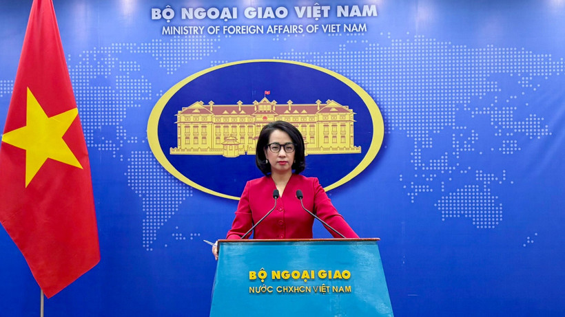Người phát ngôn Bộ Ngoại giao Phạm Thu Hằng tại họp báo thường kỳ, ngày 11/12/2025. 