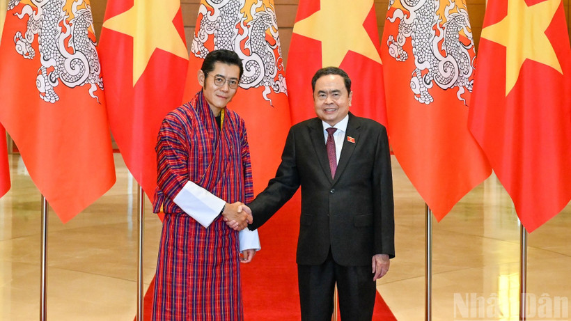 Chủ tịch Quốc hội Trần Thanh Mẫn và Quốc vương Bhutan Jigme Khesar Namgyel Wangchuck.