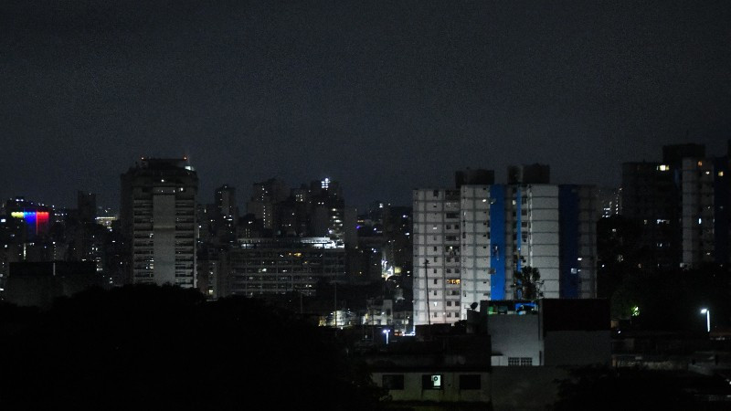 Quang cảnh thủ đô Caracas của Venezuela, rạng sáng 3/1/2026. (Ảnh: THX/TTXVN)