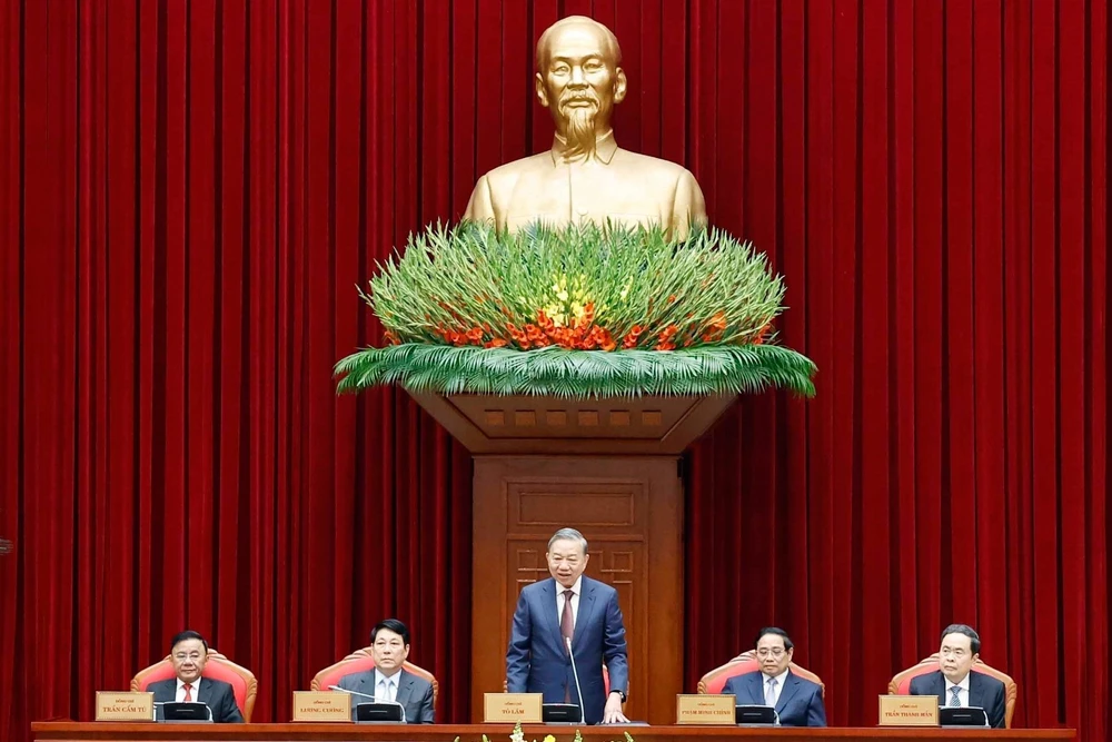 Tổng Bí thư Tô Lâm và các đồng chí lãnh đạo Đảng, Nhà nước tại cuộc gặp mặt. (Ảnh: TTXVN)