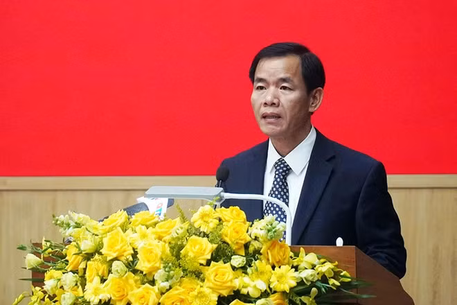Đồng chí Nguyễn Văn Phương, Bí thư Tỉnh ủy Quảng Trị phát biểu chỉ đạo tại kỳ họp.