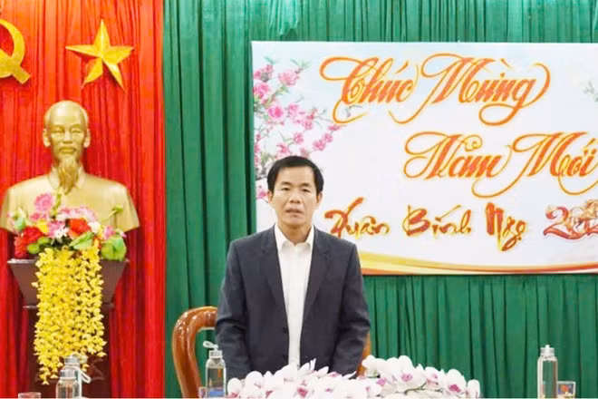 Ủy viên Trung ương Đảng, Bí thư Tỉnh ủy Quảng Trị Nguyễn Văn Phương thăm, chúc Tết cán bộ, chiến sĩ Đồn Biên phòng cửa khẩu quốc tế Lao Bảo.