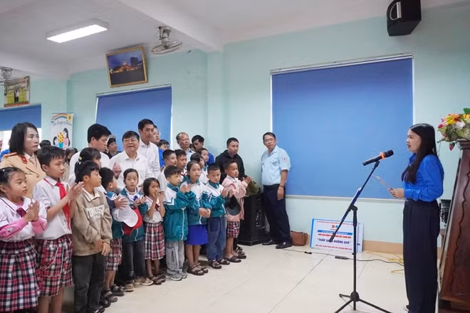 Bí thư Tỉnh đoàn Quảng Trị Trần Thị Thu phát biểu tại Lễ ra quân Tháng Thanh niên năm 2026.