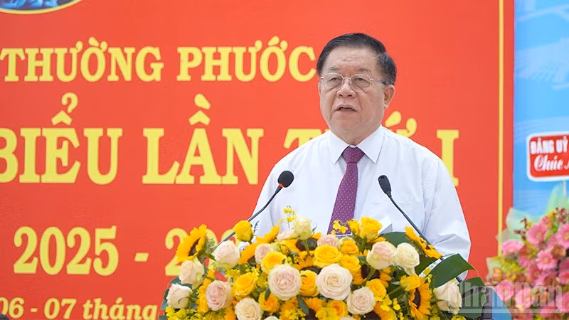 Đồng chí Nguyễn Trọng Nghĩa phát biểu chỉ đạo tại Đại hội Đảng bộ xã Thường Phước.