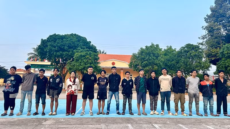 Các đối tượng bị lực lượng chức năng bắt giữ.