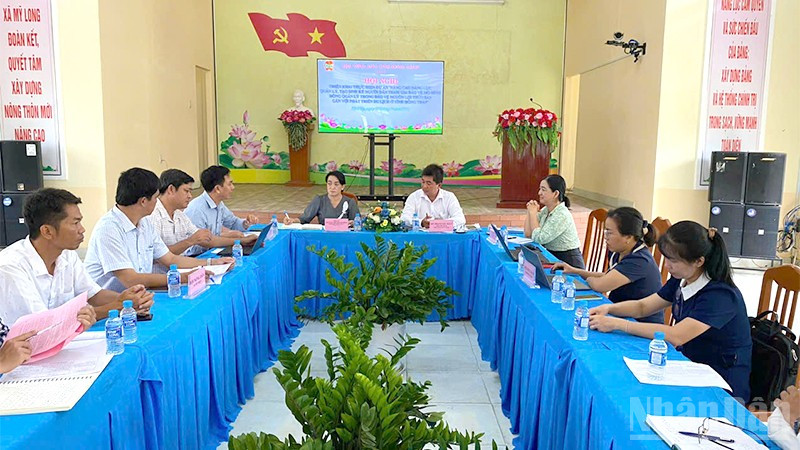 Đoàn công tác Hội Nông dân tỉnh Đồng Tháp làm việc tại xã Mỹ Hiệp.