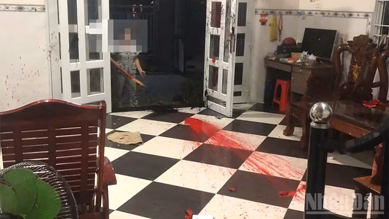 Một ngôi nhà bị các đối tượng tạt nước sơn.