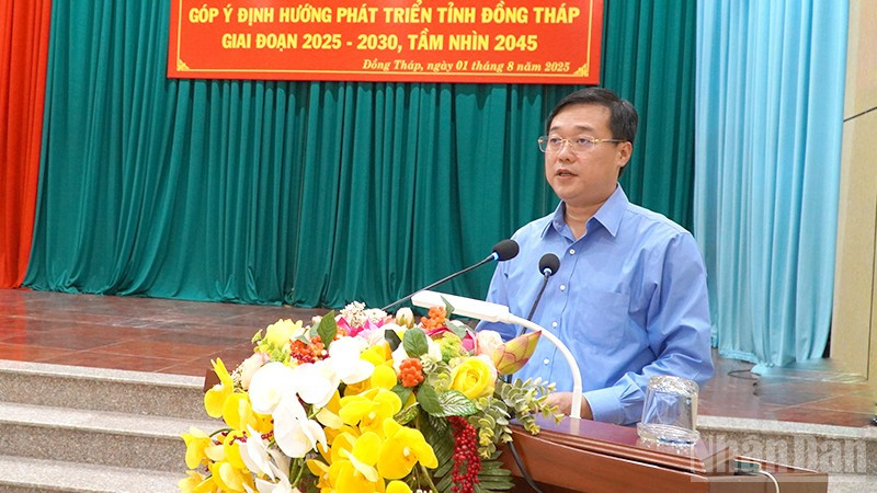 Bí thư Tỉnh ủy Đồng Tháp Lê Quốc Phong phát biểu tại hội nghị. ndo_br_hn1.jpg