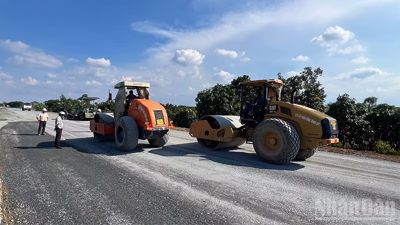 Tập trung thi công gói thầu số 11 của dự án tuyến tránh Cao Lãnh.