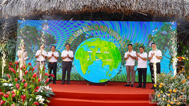 Nghi thức phát động Tháng hành động vì môi trường năm 2025 tại Đồng Tháp. (Ảnh: HỮU NGHĨA)