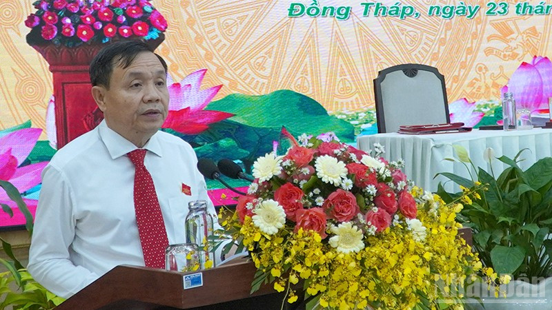 Phó Bí thư Thường trực Tỉnh ủy, Chủ tịch Hội đồng nhân dân tỉnh Đồng Tháp Phan Văn Thắng phát biểu kết luận kỳ họp. (Ảnh: HỮU NGHĨA) ndo_br_dt4.jpg